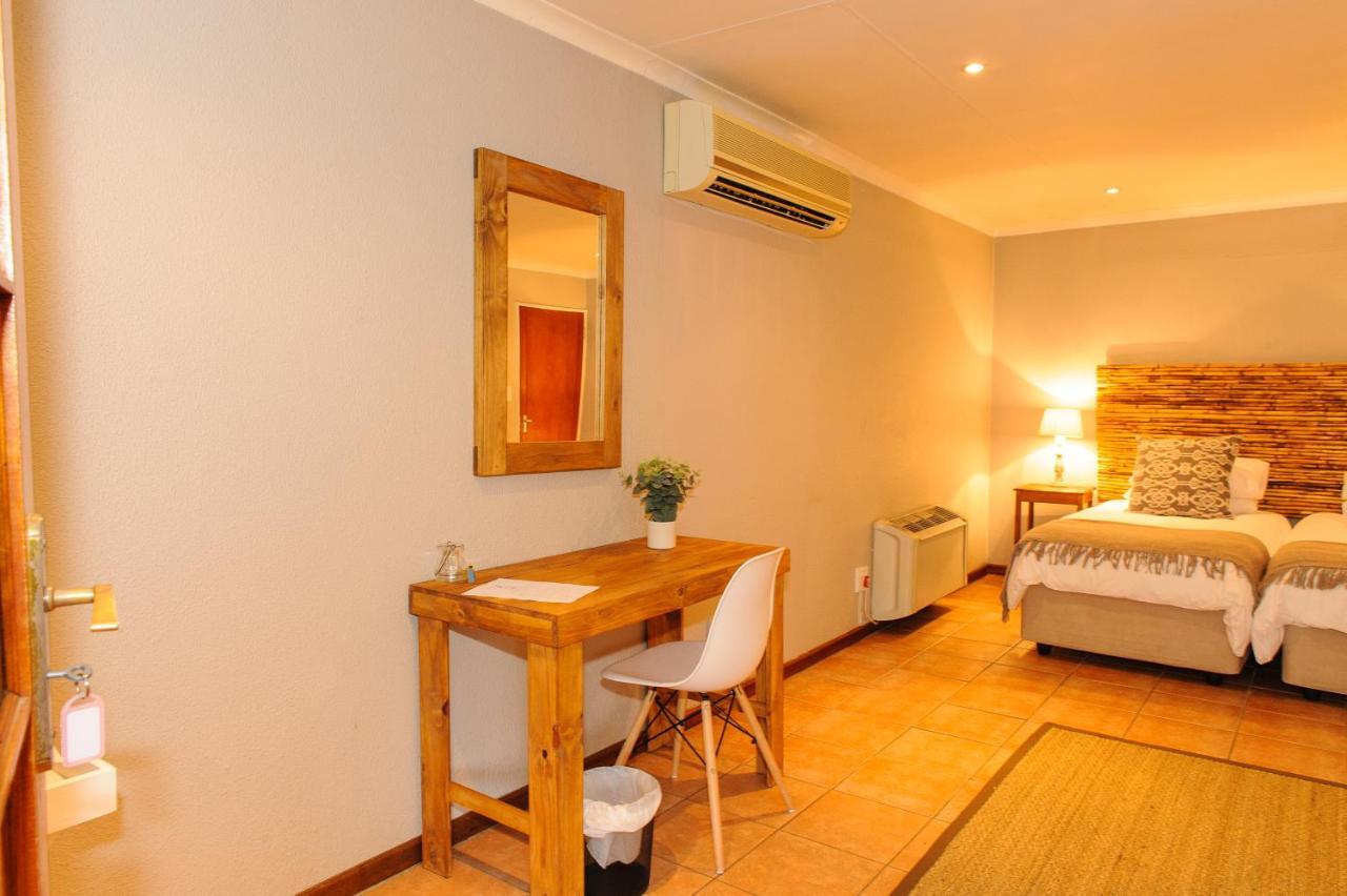 Safari Club Guest Lodge Or Tambo International Airport Kempton Park Luaran gambar