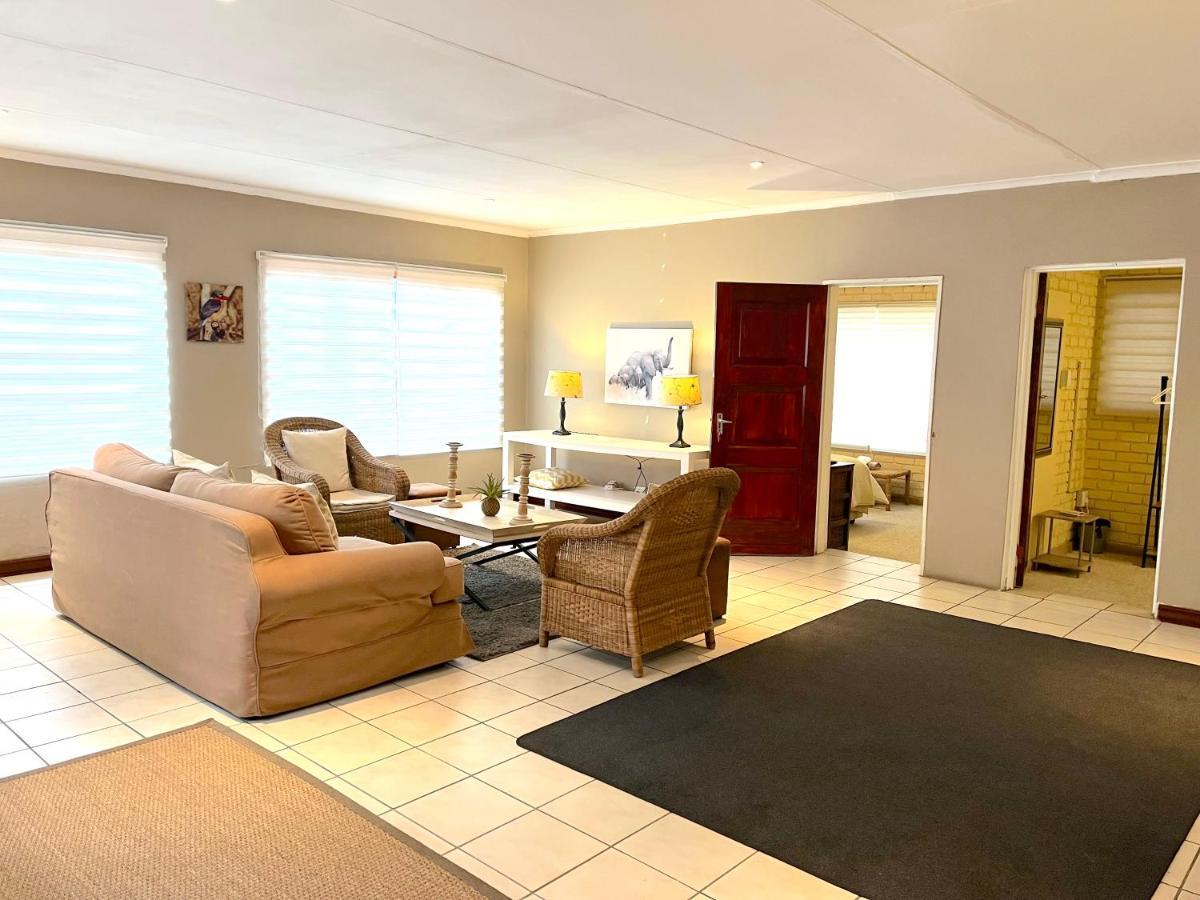 Safari Club Guest Lodge Or Tambo International Airport Kempton Park Luaran gambar