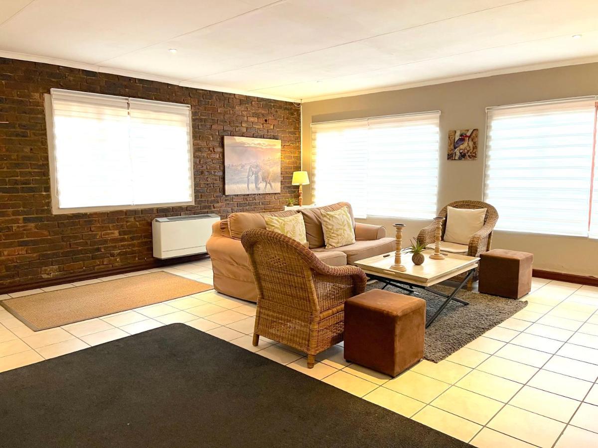 Safari Club Guest Lodge Or Tambo International Airport Kempton Park Luaran gambar